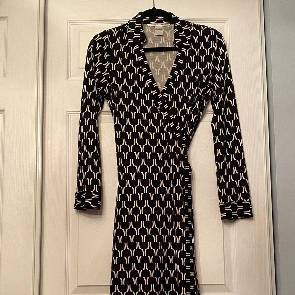 Diane Von Furstenberg Black and White Long Sleeve Wrap-Dress